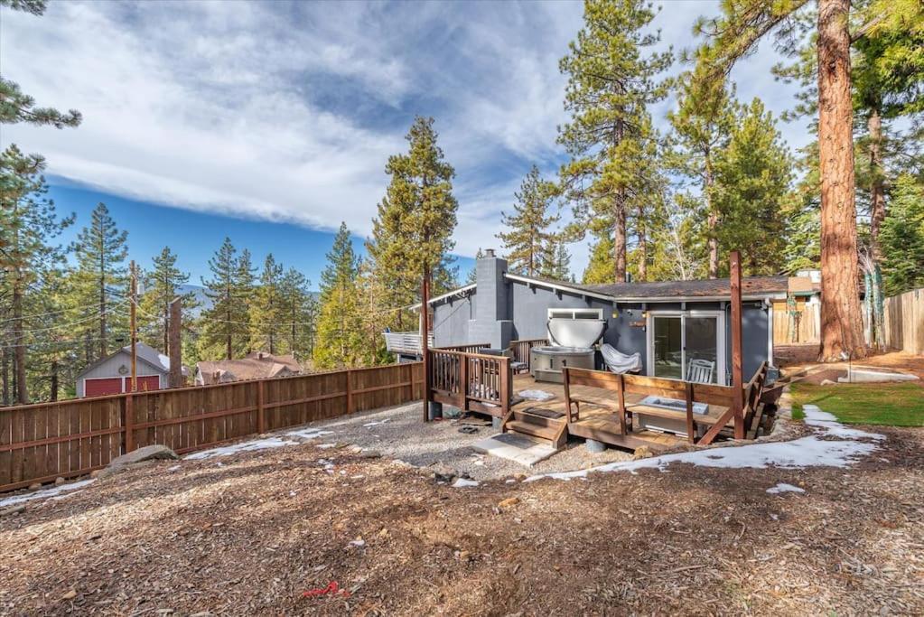 Lake Views, Pet-Friendly Cabin With Hot-Tub In King'S Beach Kings Beach Exterior photo