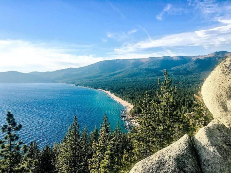 Lake Views, Pet-Friendly Cabin With Hot-Tub In King'S Beach Kings Beach Exterior photo