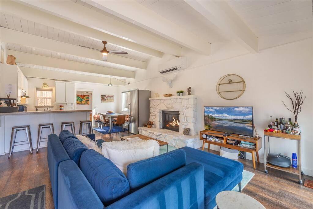 Lake Views, Pet-Friendly Cabin With Hot-Tub In King'S Beach Kings Beach Exterior photo