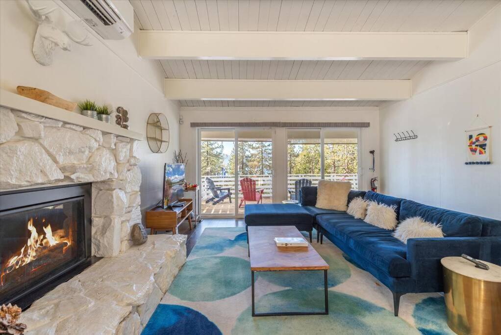 Lake Views, Pet-Friendly Cabin With Hot-Tub In King'S Beach Kings Beach Exterior photo